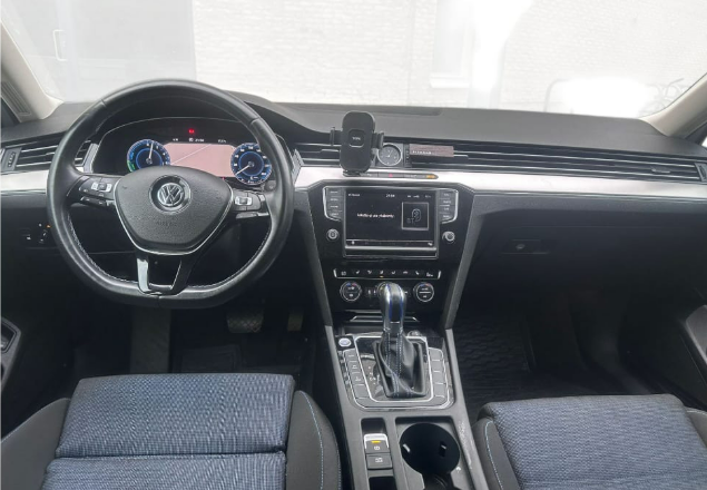 Volkswagen Passat GTE B8 vuokra-auto Suomessa